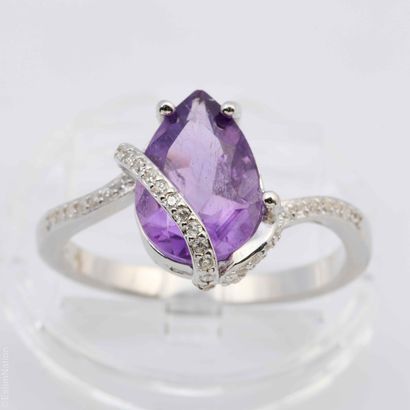 BAGUE AMETHYSTE
Bague en argent 925/°°centrée...