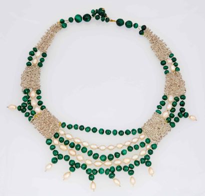 LOT DE BIJOUX 
Lot de bijoux comprenant :...