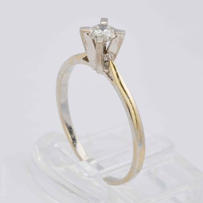 BAGUE OR GRIS ET DIAMANT 0.22 ct
Bague solitaire...