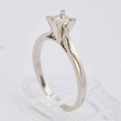 BAGUE OR GRIS ET DIAMANT 0.25 ct
Bague solitaire...