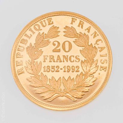 NUMISMATIQUE 
Ensemble de trois pièces commémoratives...