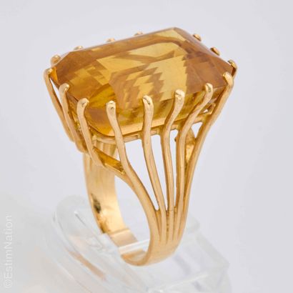 BAGUE OR JAUNE ET CITRINE
Importante Bague...