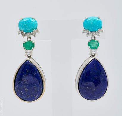 BOUCLES D'OREILLES OR 
Paire de pendants...