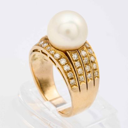 BAGUE OR JAUNE PERLE DE CULTURE
Bague en...