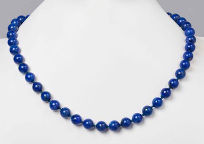 COLLIER LAPIS-LAZULI
Collier composé d'un...