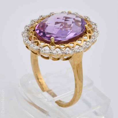 BAGUE AMETHYSTE 
Bague en argent doré 925/°°centrée...