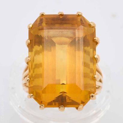 BAGUE OR JAUNE ET CITRINE
Importante Bague...