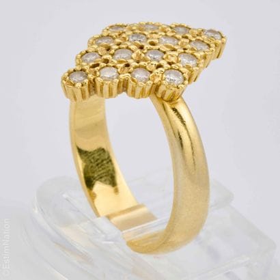 BAGUE OR JAUNE ET DIAMANTS
Bague en or jaune...