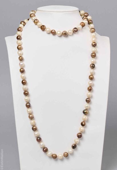 LOT DE COLLIERS DE PERLES D'EAU DOUCE ET...