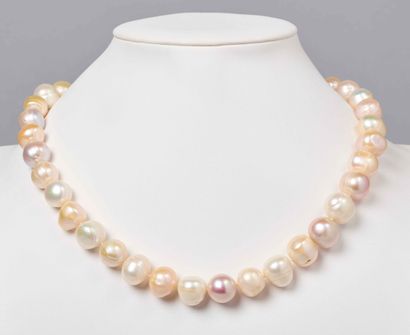 LOT DE COLLIERS DE PERLES D'EAU DOUCE ET...