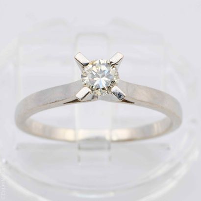 BAGUE OR GRIS ET DIAMANT 0.25 ct
Bague solitaire...