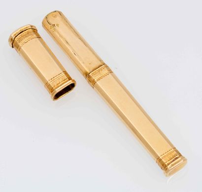 ETUI A AGUILLES EN OR
Etui à aiguille en...