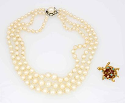 LOT DE BIJOUX 
Lot de bijoux comprenant :...