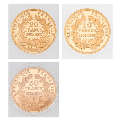 NUMISMATIQUE 
Ensemble de trois pièces commémoratives...