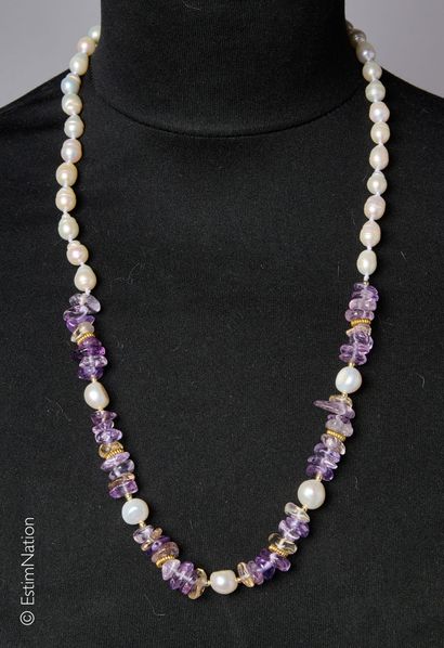 ANONYME 
COLLIER composé de perles d'eau...