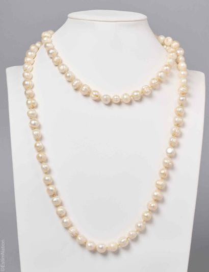 LOT DE COLLIERS DE PERLES D'EAU DOUCE ET...