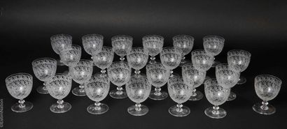 BACCARAT
Partie de service de verres en cristal...