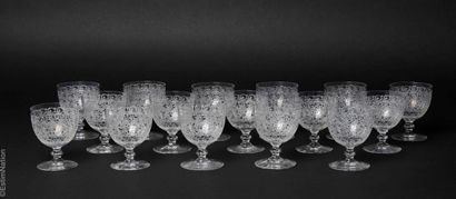 BACCARAT
Partie de service de verres en cristal...