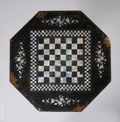 DECORATIVE ARTS XIXE
Small pedestal table...