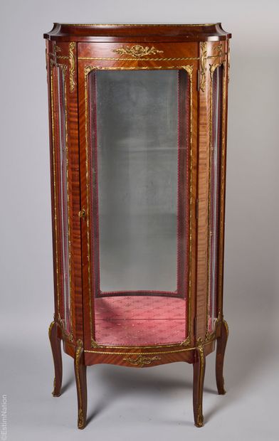 20th CENTURY DECORATIVE ART 
Charming wood...