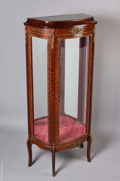 20th CENTURY DECORATIVE ART 
Charming wood...