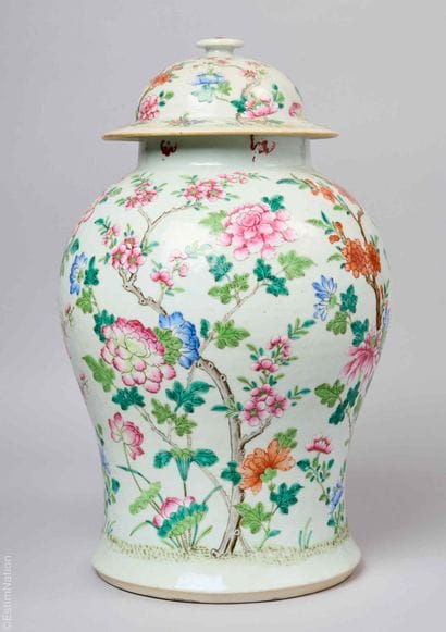 CHINE
Potiche couverte en porcelaine à décor...