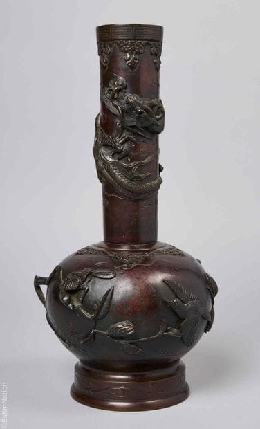 JAPON
Vase bouteille en alliage cuivreux...