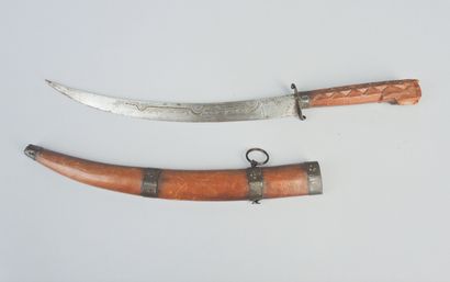 ALGERIAN DAGGER
Algerian dagger. 
Wooden...