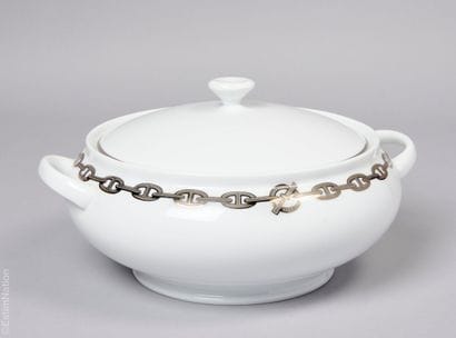 HERMÈS PARIS 
Soupière couverte en porcelaine...
