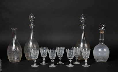 BACCARAT
Partie de service de verres en cristal...