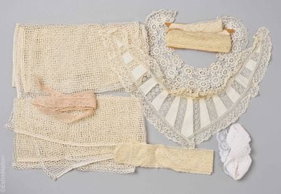 LACE AND EMBROIDERY
Important lots of lace...
