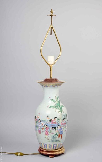CHINE
Vase balustre en porcelaine à décor...