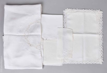 LINENS - LACE AND EMBROIDERY 
Charming square...