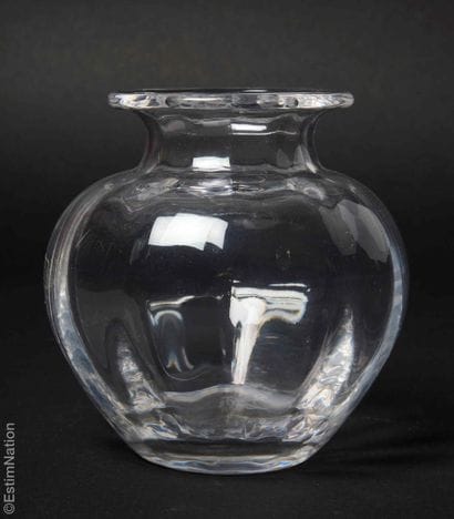 SAINT-LOUIS

Vase boule en cristal moulé...