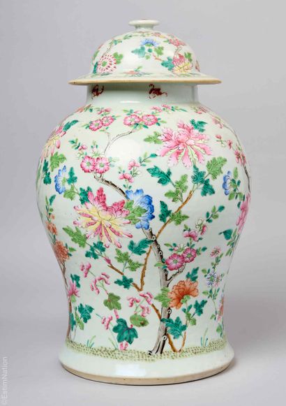 CHINE
Potiche couverte en porcelaine à décor...