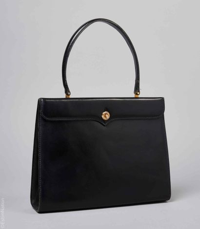 MADAME RÉCAMIER CIRCA 1960/70
Trapeze bag...