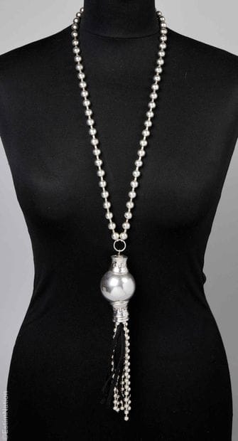 ANONYMOUS 
SAUTOIR made of steel beads ending...