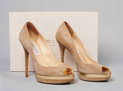 JIMMY CHOO
PAIRE D'ESCARPINS à plateformes...