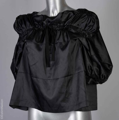 COMME DES GARÇONS PAR REI KAWAKUBO (2016)...