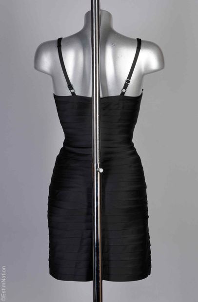 BCBGMAXAZRIA
ROBE à bretelles en satin artificiel...
