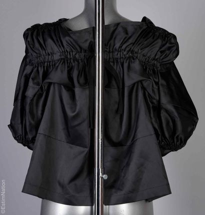 COMME DES GARÇONS PAR REI KAWAKUBO (2016)...
