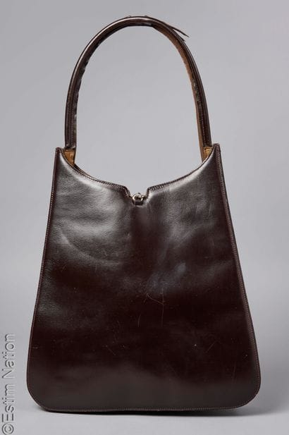 LANVIN LATE 1970
Triangular bag in chocolate-glazed...