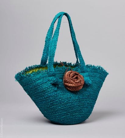 FURLA
PETIT PANIER en raphia turquoise, liens...