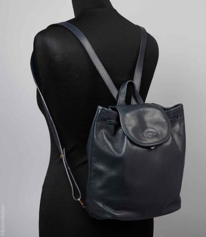 LONGCHAMP
SAC A DOS en cuir grainé bleu nuit...