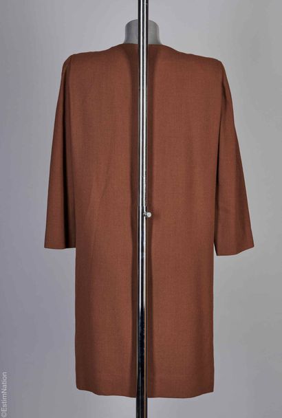 MAXIM'S DE PARIS PAR PIERRE CARDIN
ROBE droite...