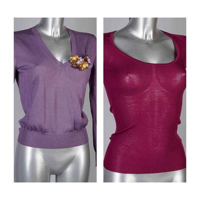 GUCCI
DEUX PULLS : le premier en laine mauve...