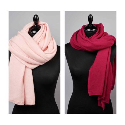 LAGHAN
TWO ETOLES in pink and fuchsia cashmere...