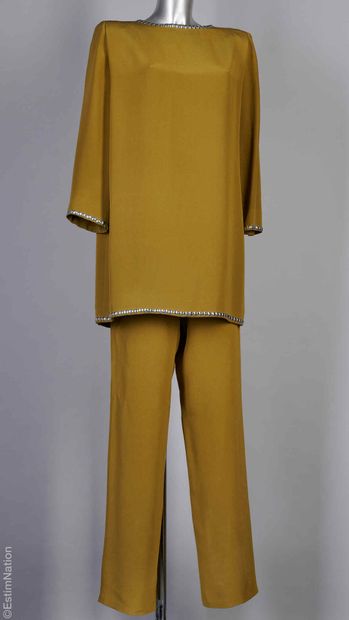 PIERRE CARDIN FIN 1990
ENSEMBLE en jersey...