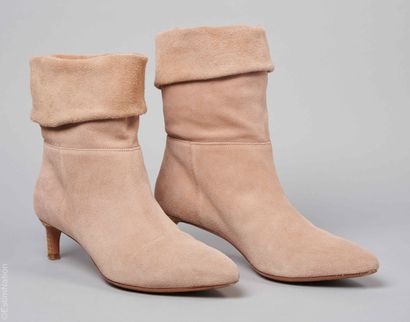 BA&SH
PAIRE DE BOTTINES à revers en peau...
