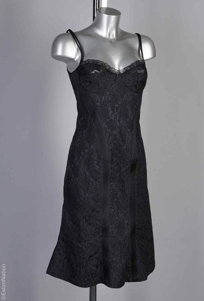 LA PERLA (2004)
ROBE à découpes surpiquées...
